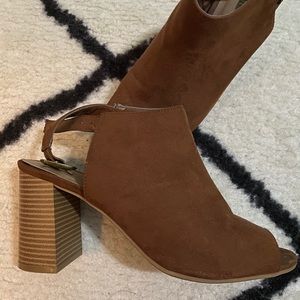Block wedge sandals